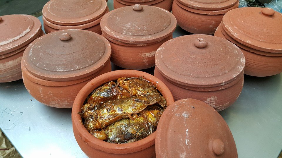 niêu cá diếc kho 20 tiếng nhừ xương