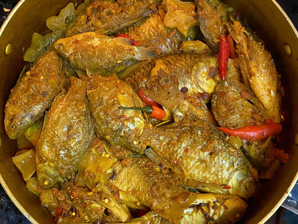 Niêu cá diếc kho làng Vũ Đại - 350k