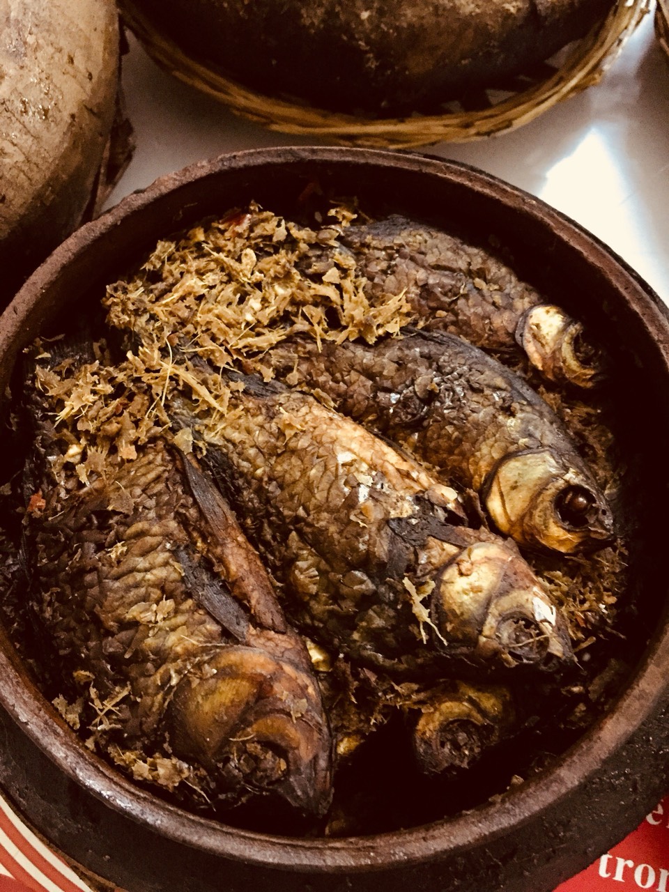 Vì sao nên chọn mua Niêu cá diếc kho làng Vũ Đại