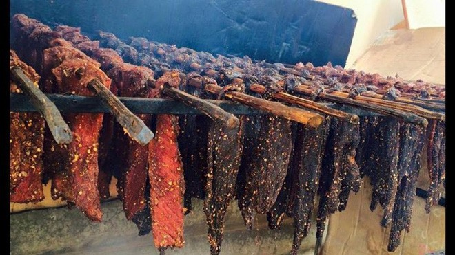 Phân biệt thịt bò gác bếp và trâu gác bếp