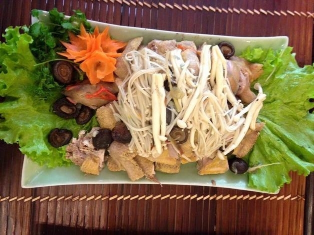Thịt chim trĩ hầm với nấm và quả ôliu
