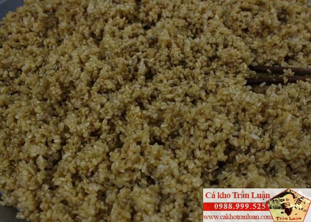 “Học lỏm” cách nấu rượu làng Vọc Hà Nam