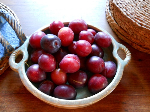 cách chọn mận ngâm rượu