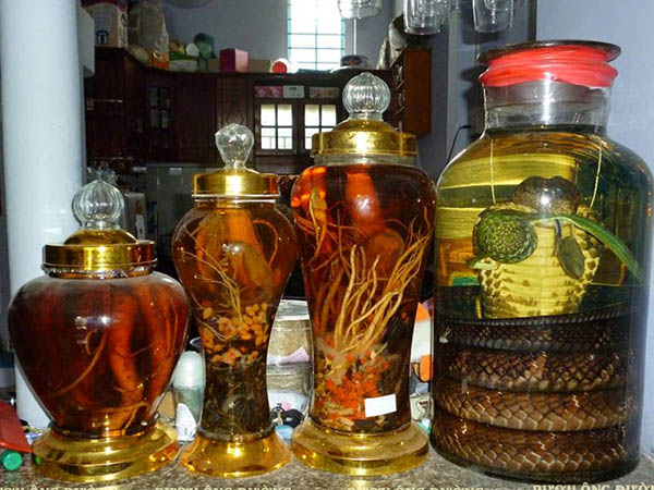 Cách tự ngâm rượu để xoa bóp